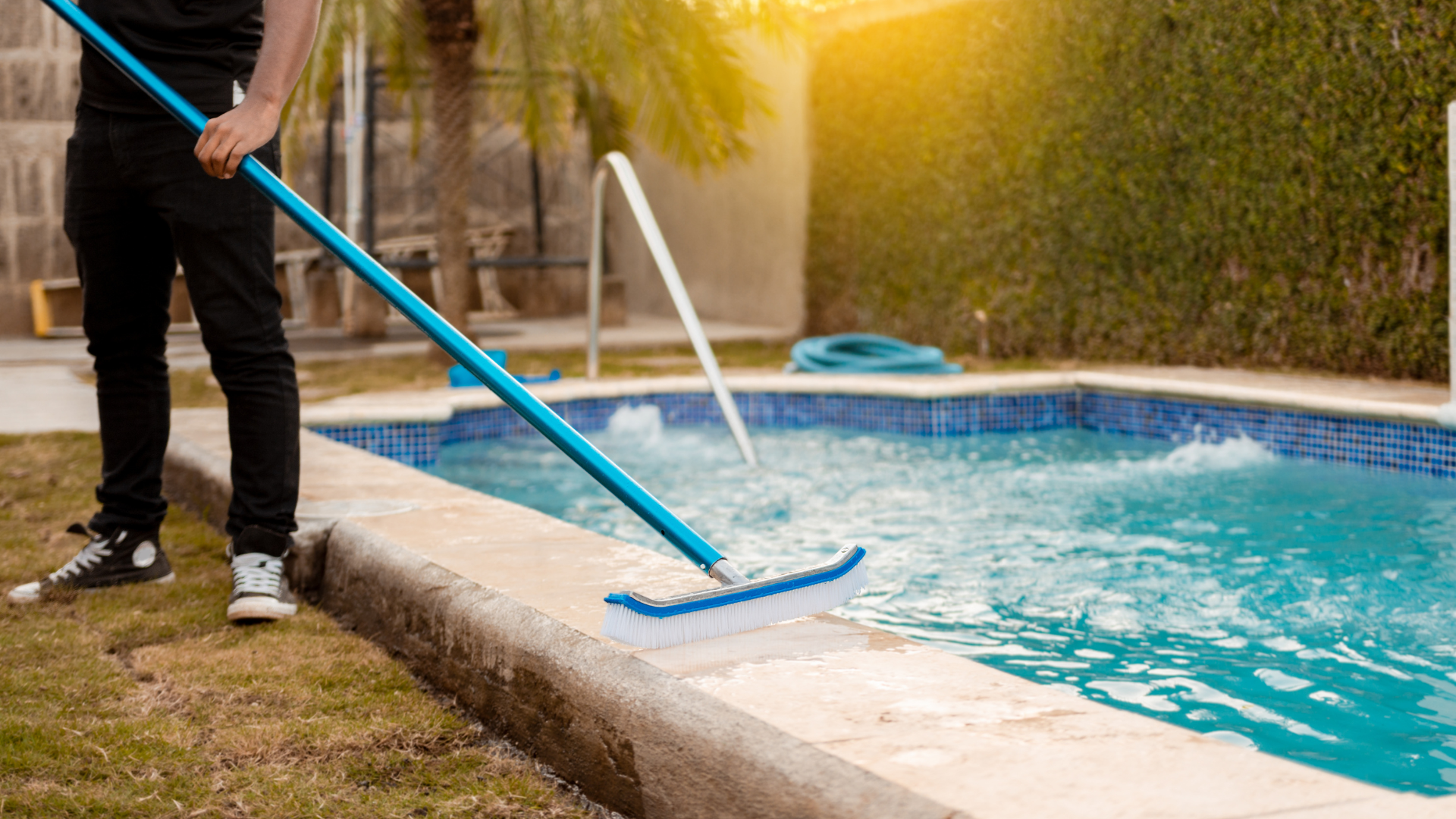 VIDER LAVER PISCINE FIBRE DE VERRE PLUS DE 80 K LITRES